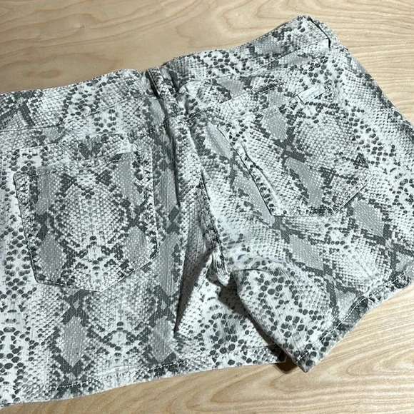 Seven 7 shorts - Picture 2 of 12